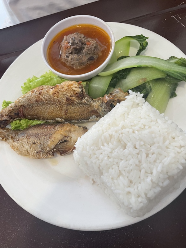 Lunch at Cơm nhà Yến Yến was very disappointing.