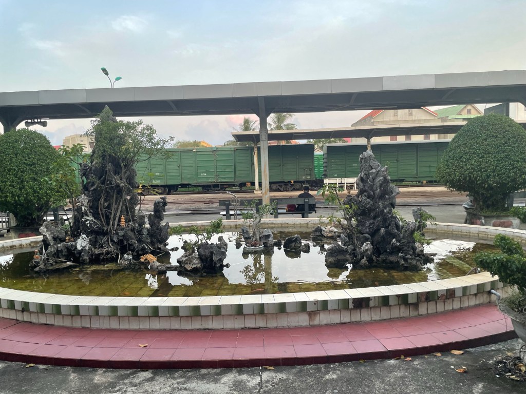 Dong Hoi station, with its water fountain on platform 1.​