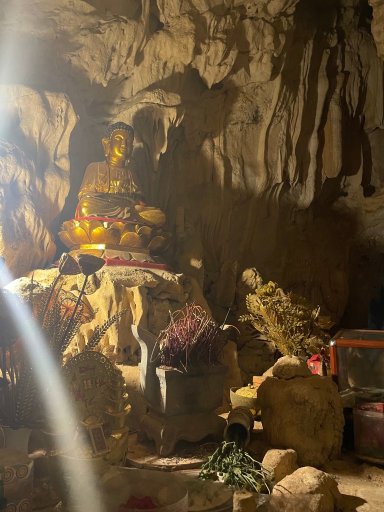 The Paradise floor of Vai Gioi Cave, Nimh Binh