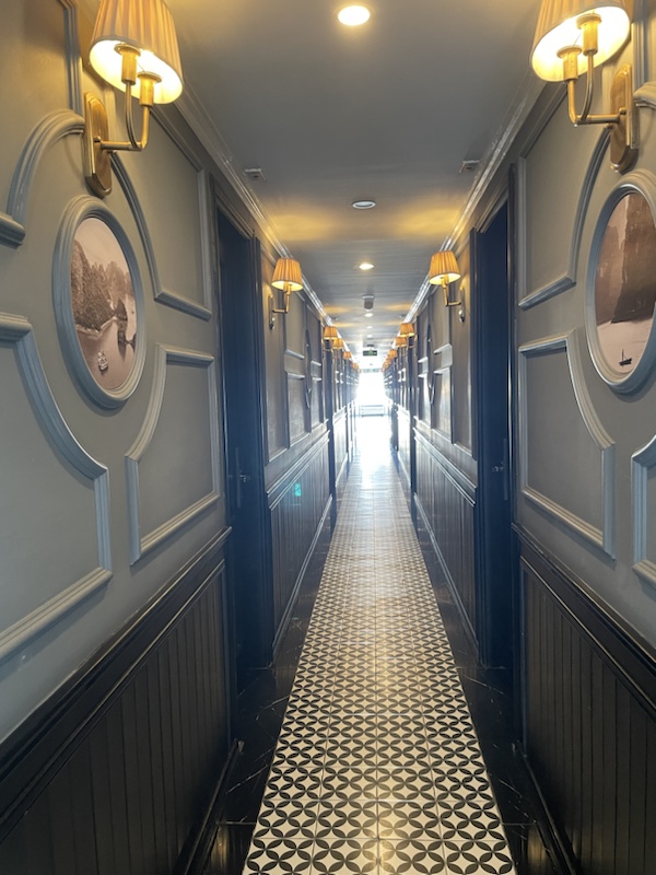The interior of the Rosy cruises ship (Halong Bay) was beautiful ​