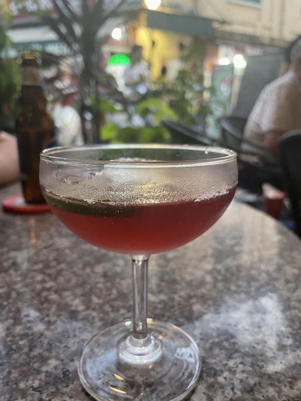 Cocktails at Puku Cafe & Sports Bar, Hanoi, a Vietnam