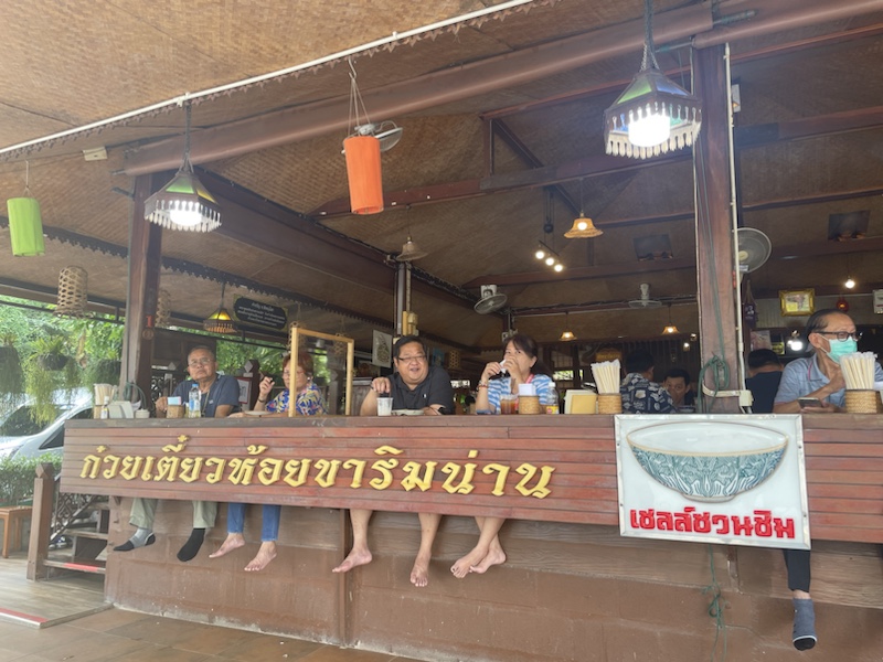 The Hoi Kha Rim Nan Noodle Restaurant, Phitsanulok, Northern Thailand, where we stopped for lunch
