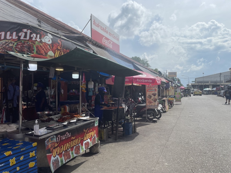 The market outside Phitsanulok train station ​