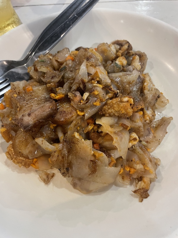 Dinner at เตี๋ยวโต๊ะขาว by หม่าม๊า" สูตร ยกซดเจ้าเก่า, Nakhon Sawan, Northern Thailand 