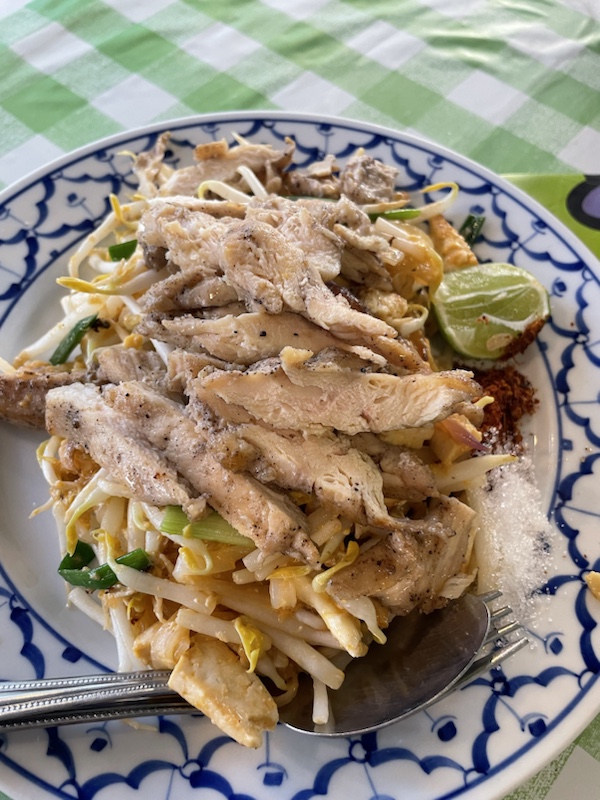 Our early dinner at The shop knows - ร้านรู้เองจ๊ะ Ayutthaya, Thailand 