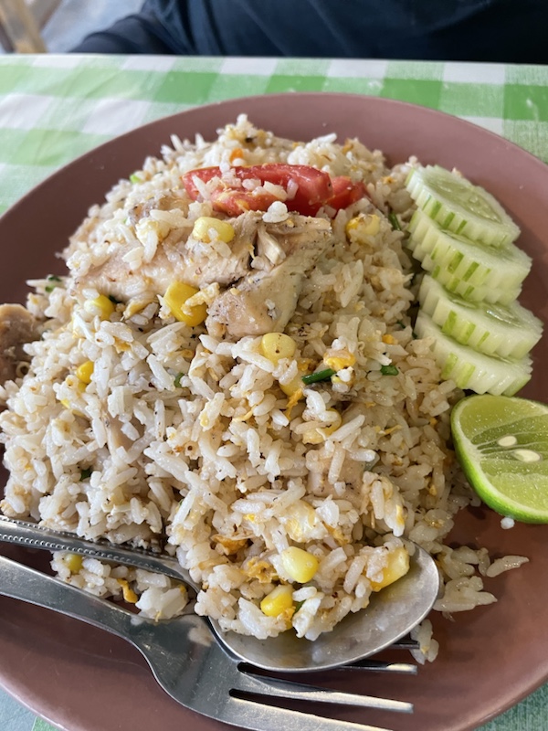 Our early dinner at The shop knows - ร้านรู้เองจ๊ะ Ayutthaya, Thailand 