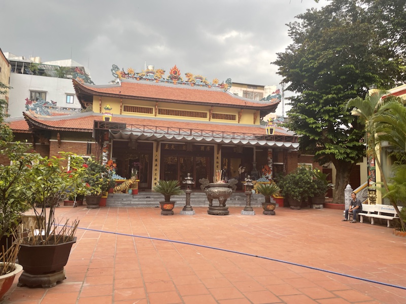 The Tran Hung Dao Holy Temple in Ho Chi Minh City (Saigon), Vietnam, was very quiet and peaceful, and had a pretty cool looking interior.