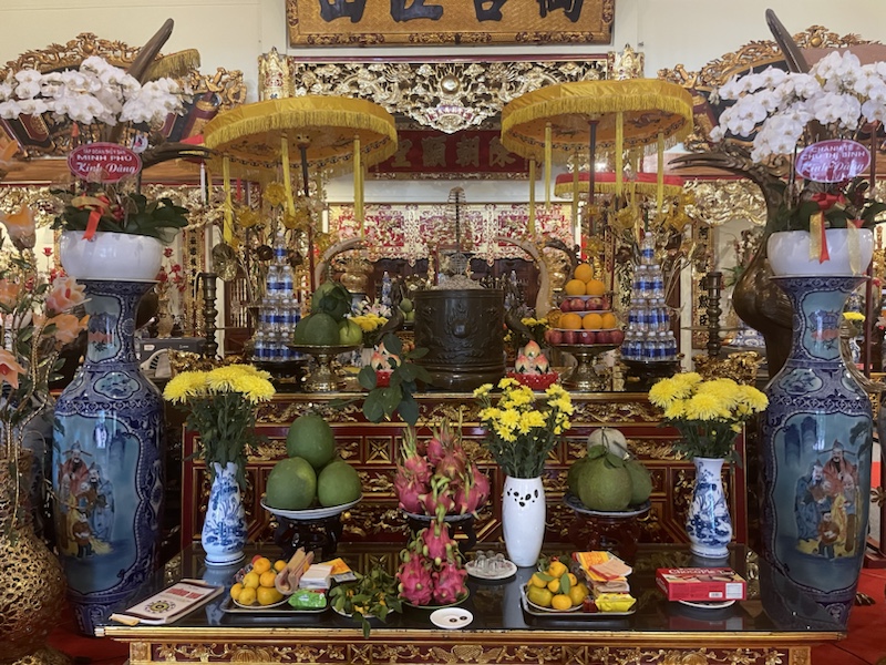 The Tran Hung Dao Holy Temple in Ho Chi Minh City (Saigon), Vietnam, was very quiet and peaceful, and had a pretty cool looking interior.